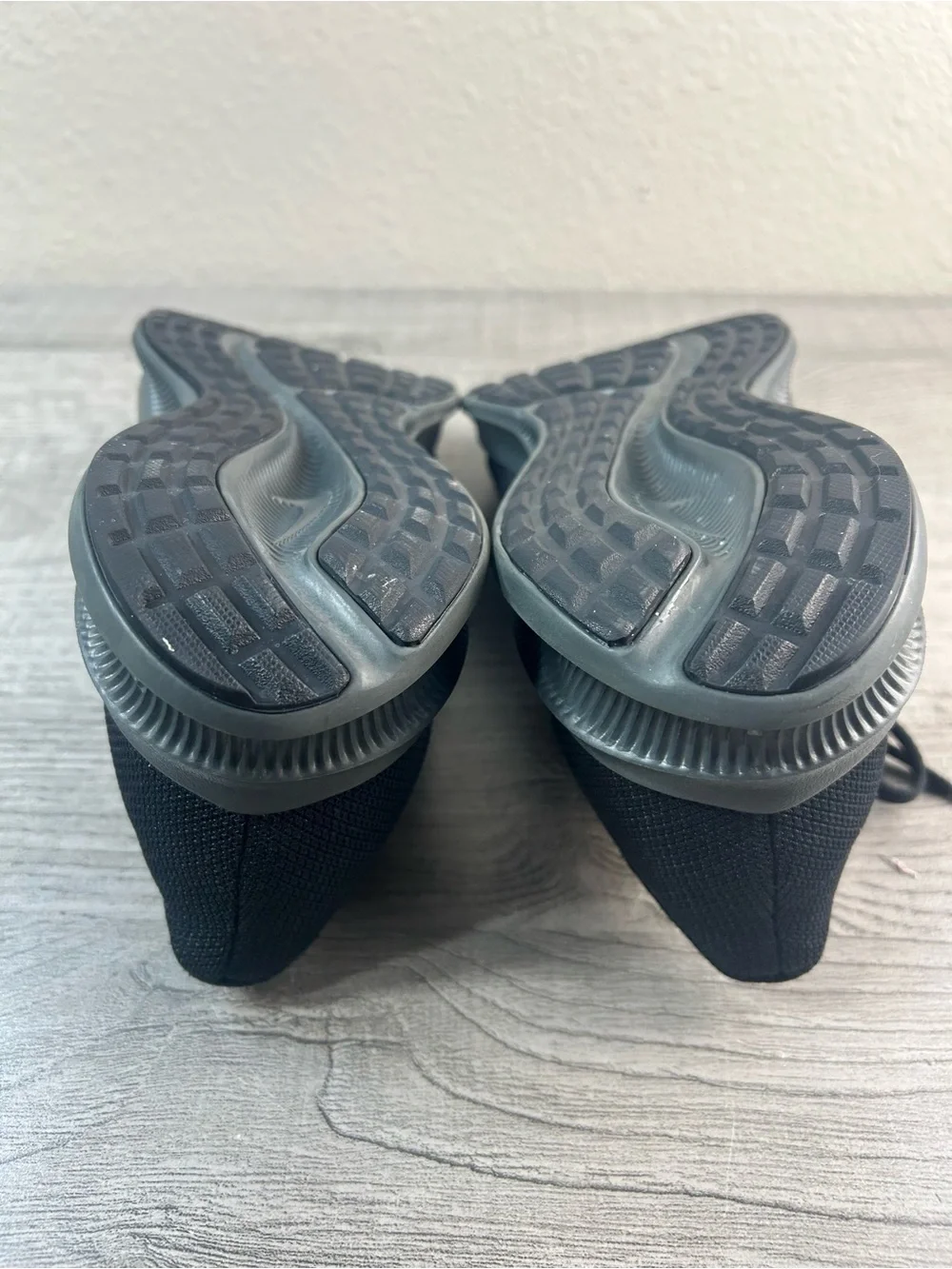 Nike Downshifter 12 Triple Black Running Shoes Men’s Athletic Sneakers Size 7.5